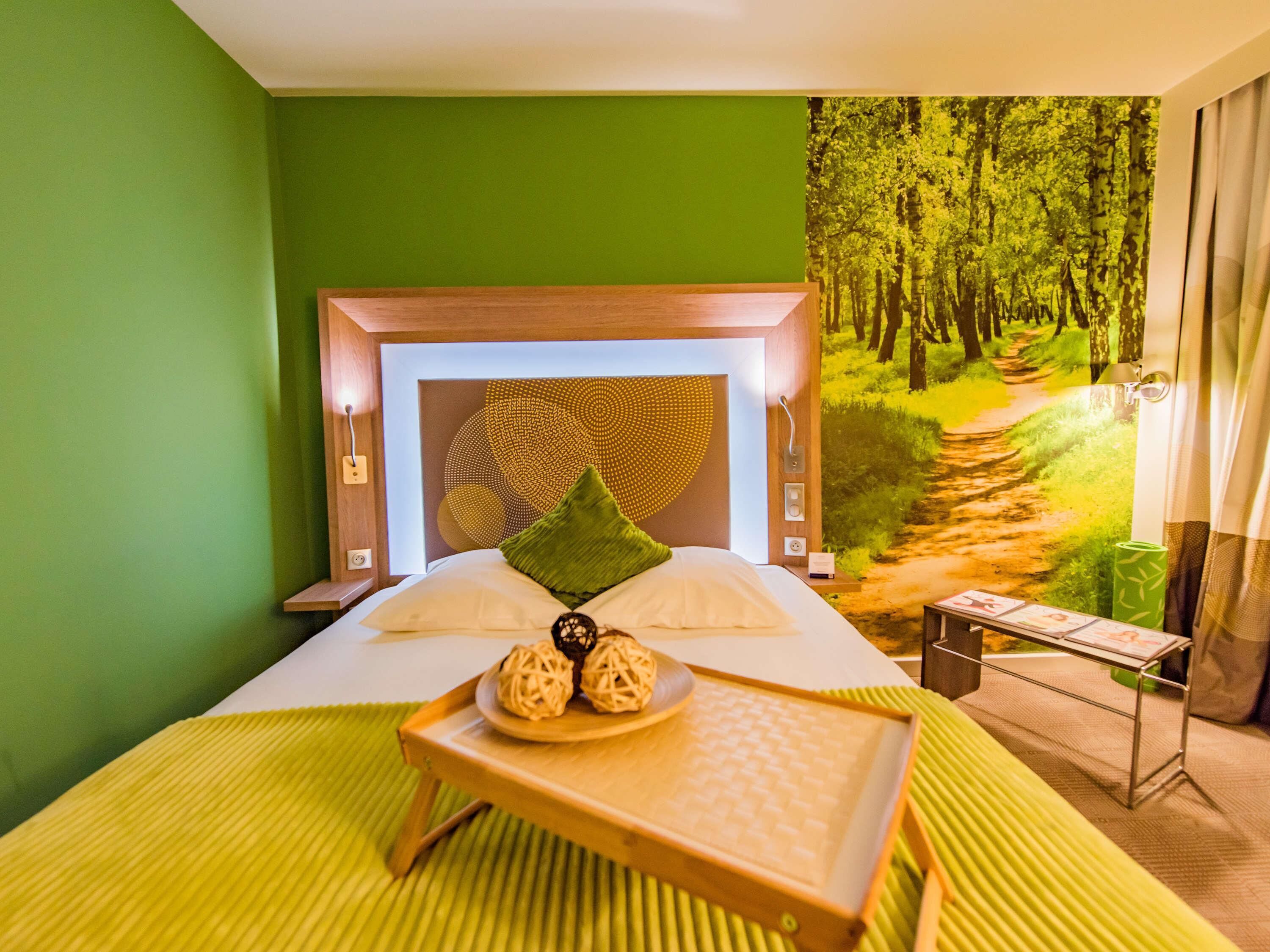 premium bedding, minibar, desk, blackout curtains