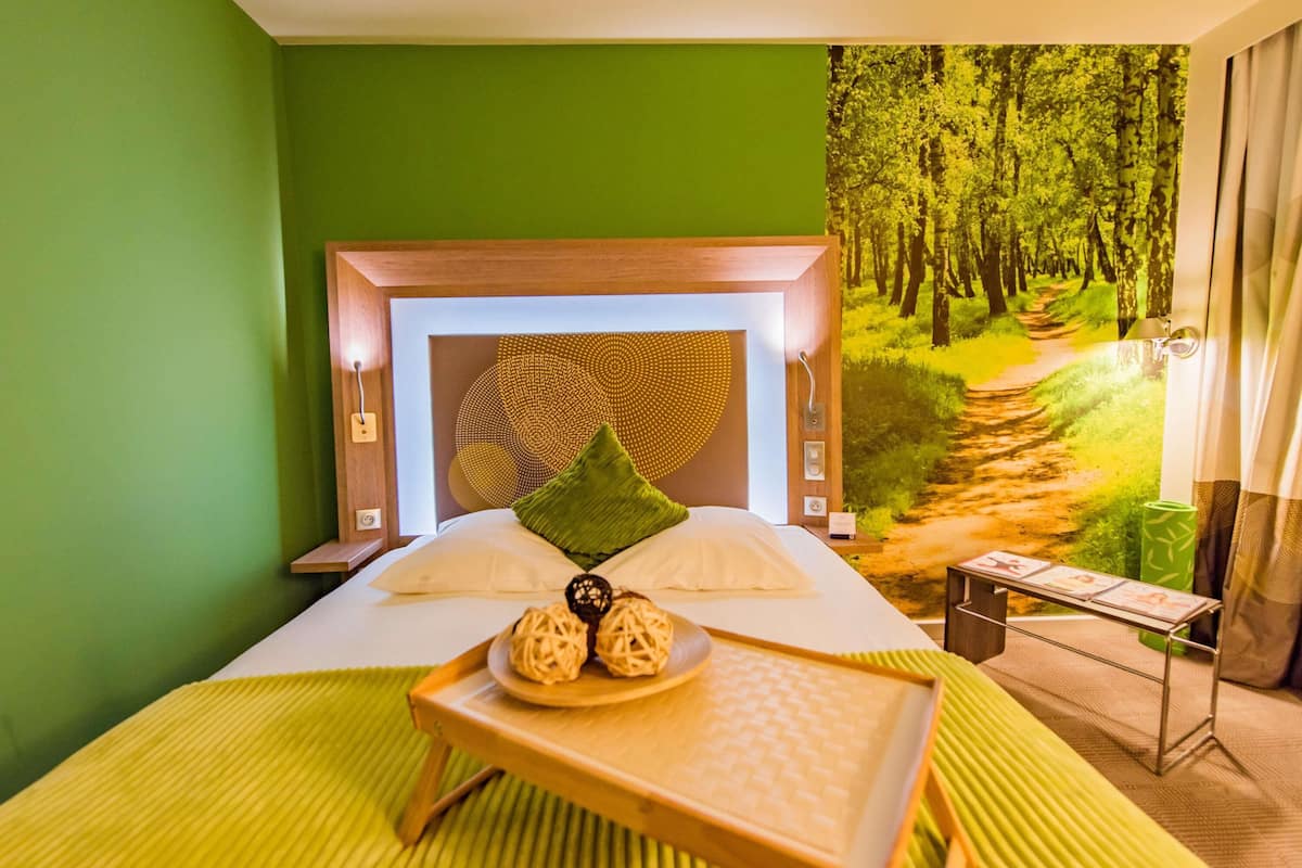 premium bedding, minibar, desk, blackout curtains