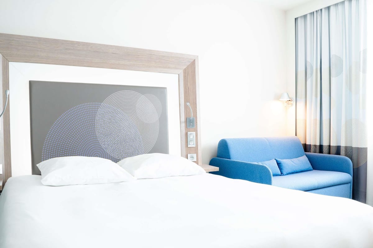 Superior Room, 1 Queen Bed with Sofa bed | Premium bedding, minibar, desk, blackout curtains