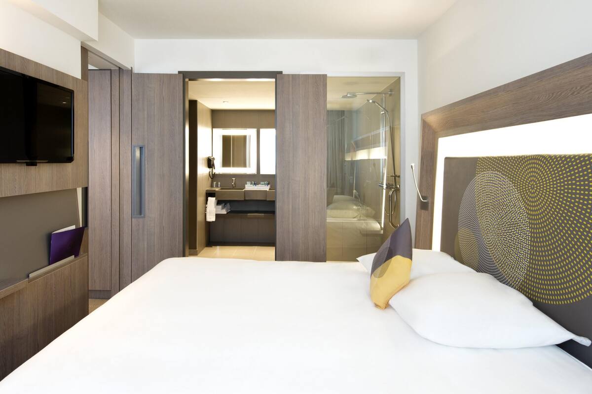 Suite | Premium bedding, minibar, desk, blackout drapes