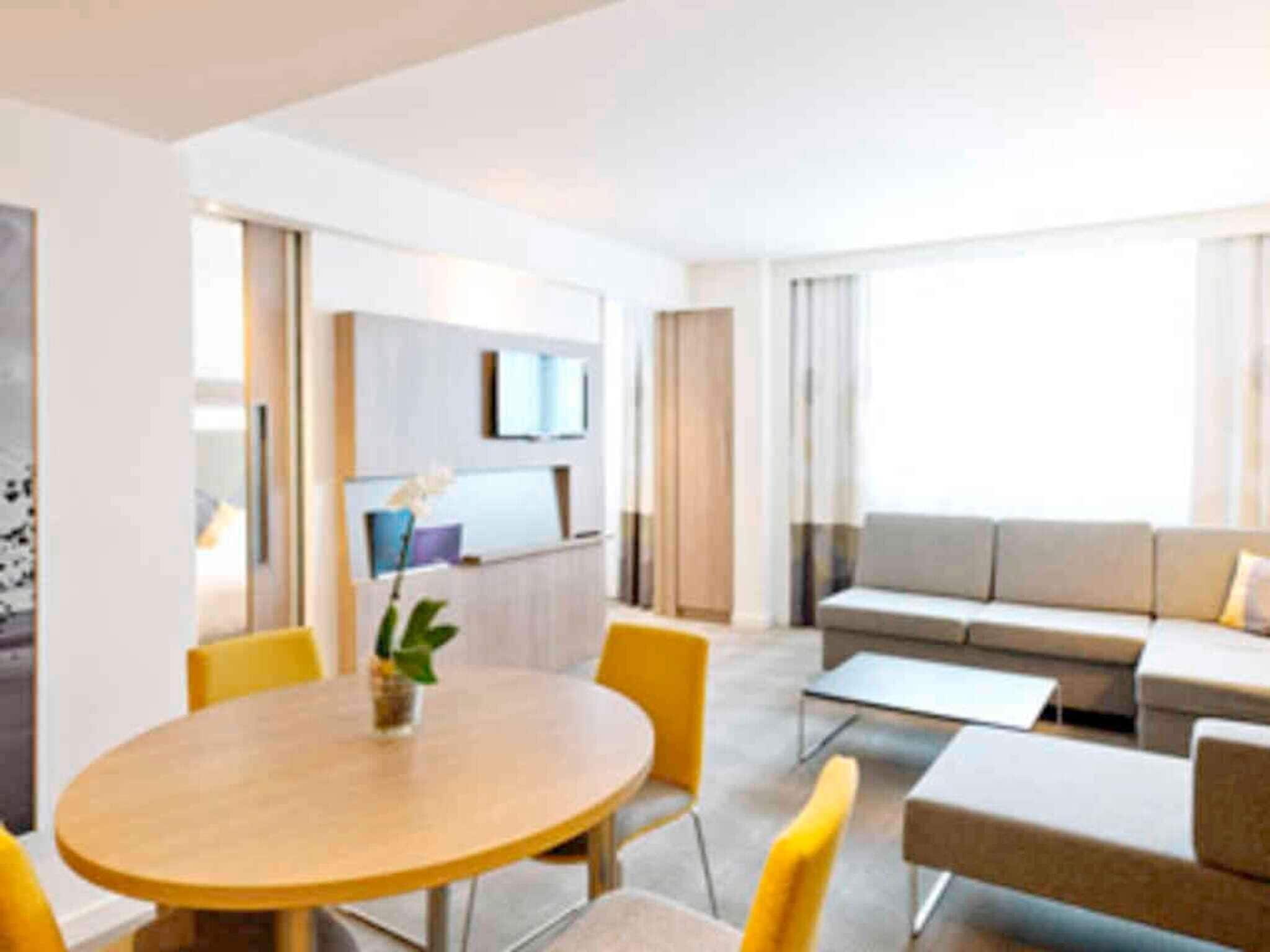 Svit | Sängtillbehör av högsta kvalitet, minibar och skrivbord