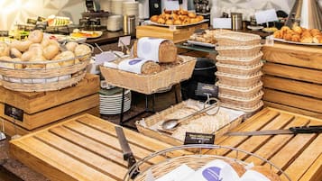 Frukostbuffé varje dag (PLN 78 per person)