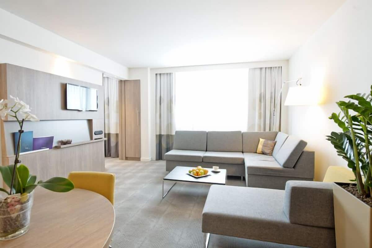 32-inch led tv with satellite channels, tv