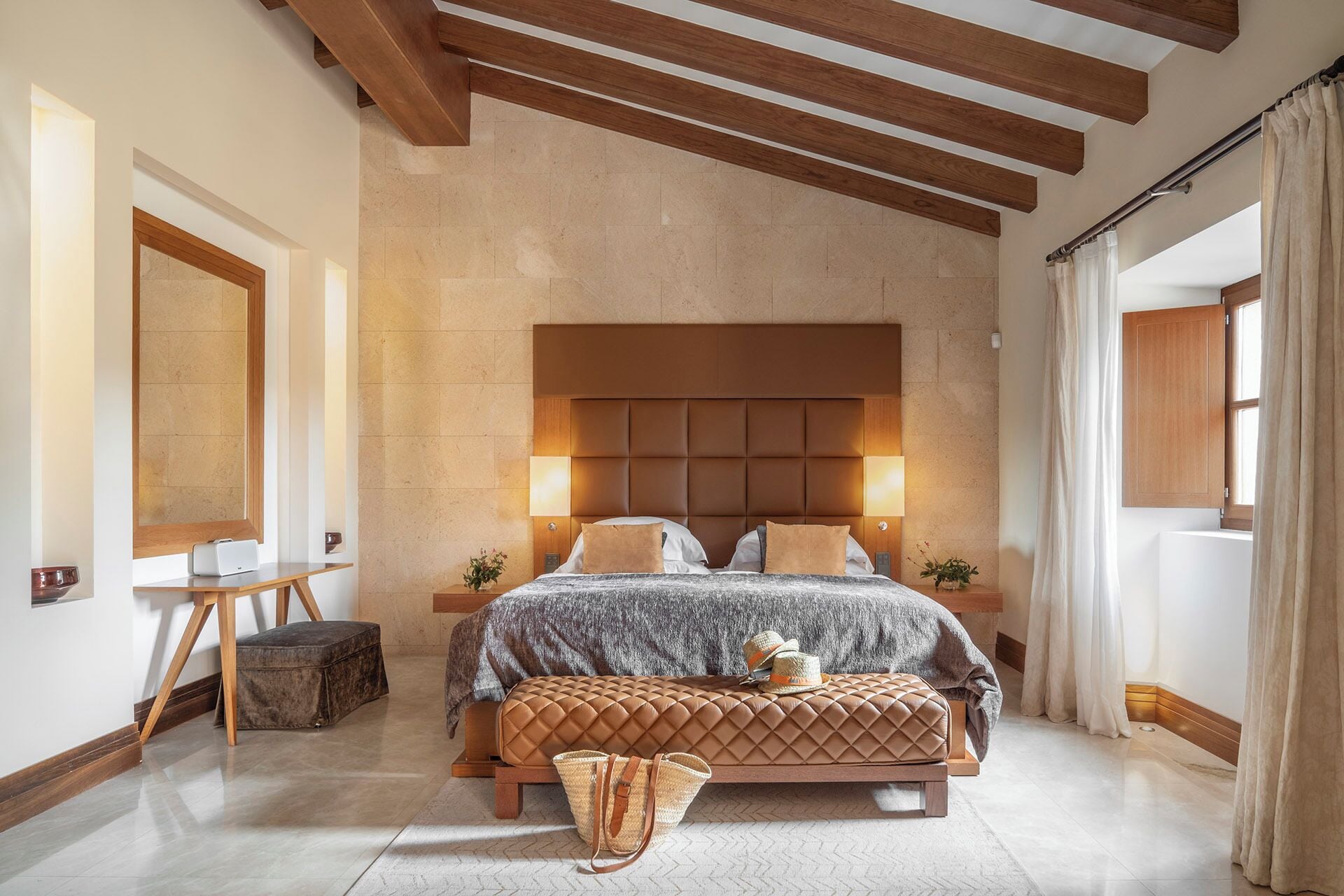 Suite (Pool) | Seprai premium, selimut bulu angsa, minibar, dan brankas