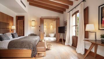 Suite, terrasse (Demi) | Literie de qualité supérieure, couette en duvet d'oie, minibar