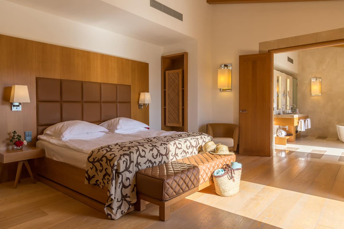 Premium bedding, down duvets, minibar, in-room safe
