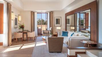 Suite, in toren | Woonruimte | Een flatscreentelevisie