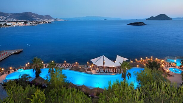 4 outdoor pools, pool umbrellas, pool loungers - Kadikale Resort Spa (Bodrum)