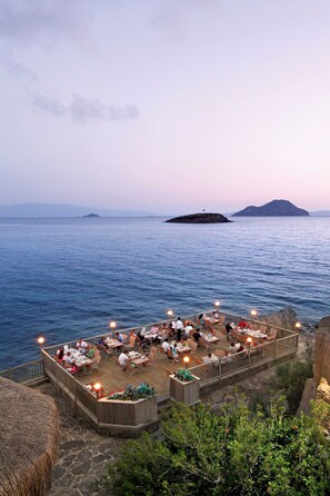 3 restaurants, spécialités Cuisine internationale