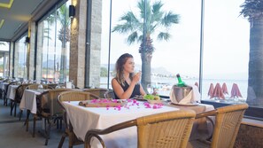 3 restaurantes; se sirve desayuno, almuerzo y cena