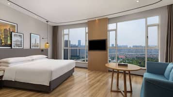 Minibar, in-room safe, alarm clocks