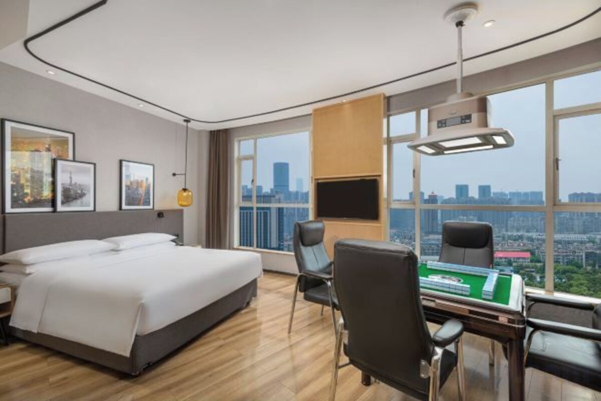 Minibar, in-room safe, alarm clocks