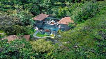 Premium bedding, minibar, in-room safe, individually furnished