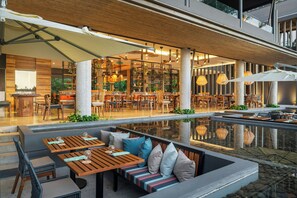 2 restaurants; breakfast, lunch and dinner served  - El Mangroove Papagayo, Autograph Collection (Sardinal)