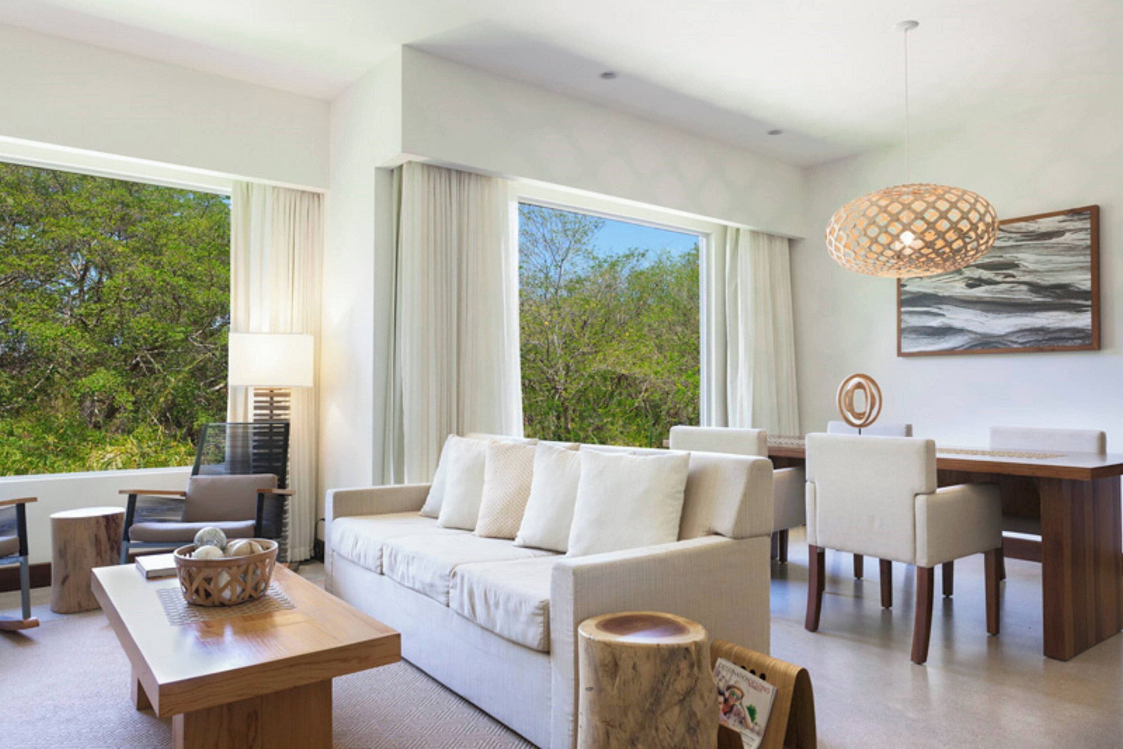 Suite – president, 1 kingsize-seng med sovesofa, havutsikt | Oppholdsrom | En 42-tommers plasma-TV med digitale kanaler samt TV