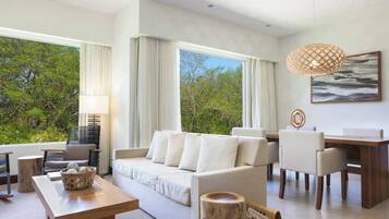 Suite – president, 1 kingsize-seng med sovesofa, havutsikt | Oppholdsrom | En 42-tommers plasma-TV med digitale kanaler samt TV