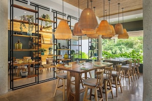 2 restaurants; breakfast, lunch and dinner served  - El Mangroove Papagayo, Autograph Collection (Sardinal)