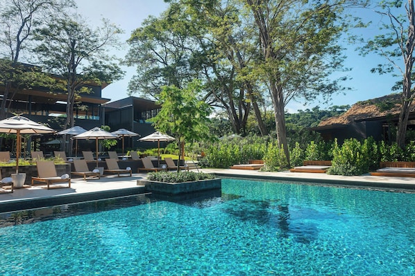 Outdoor pool, pool cabanas (surcharge)