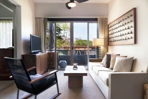 Junior Suite, 1 King Bed with Sofa bed, Non Smoking, Resort View | Living area