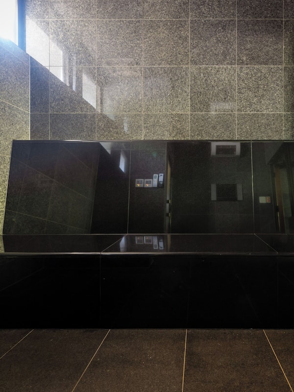 Separate tub and shower, spring water tub, free toiletries, hair dryer