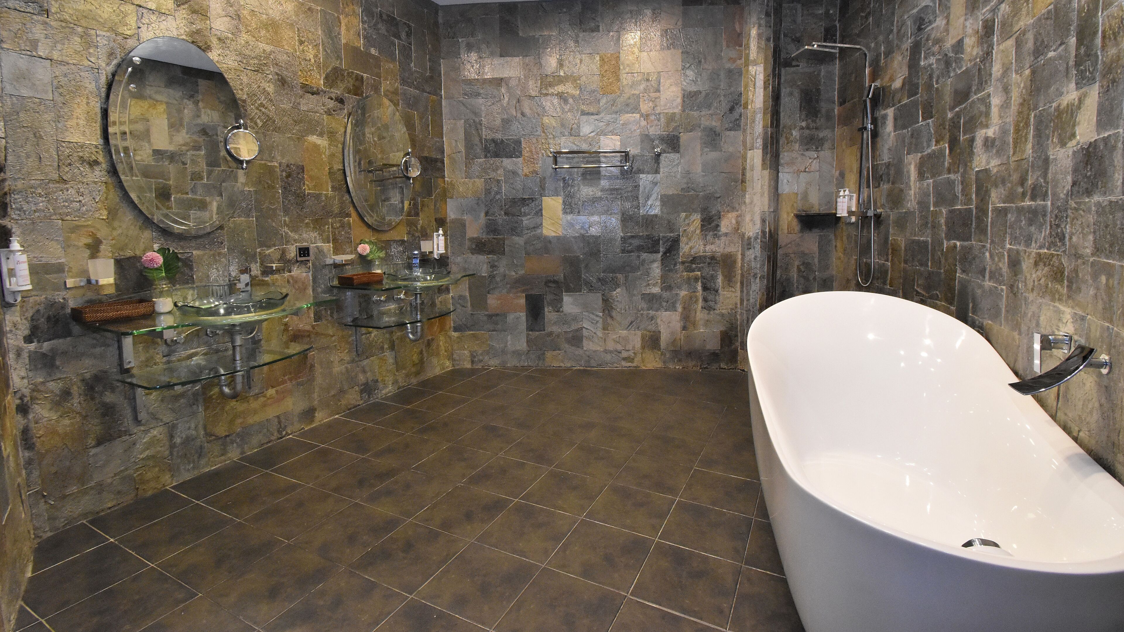 casita family suite - beachfront | bathroom | free toiletries, hair dryer, bathrobes, slippers