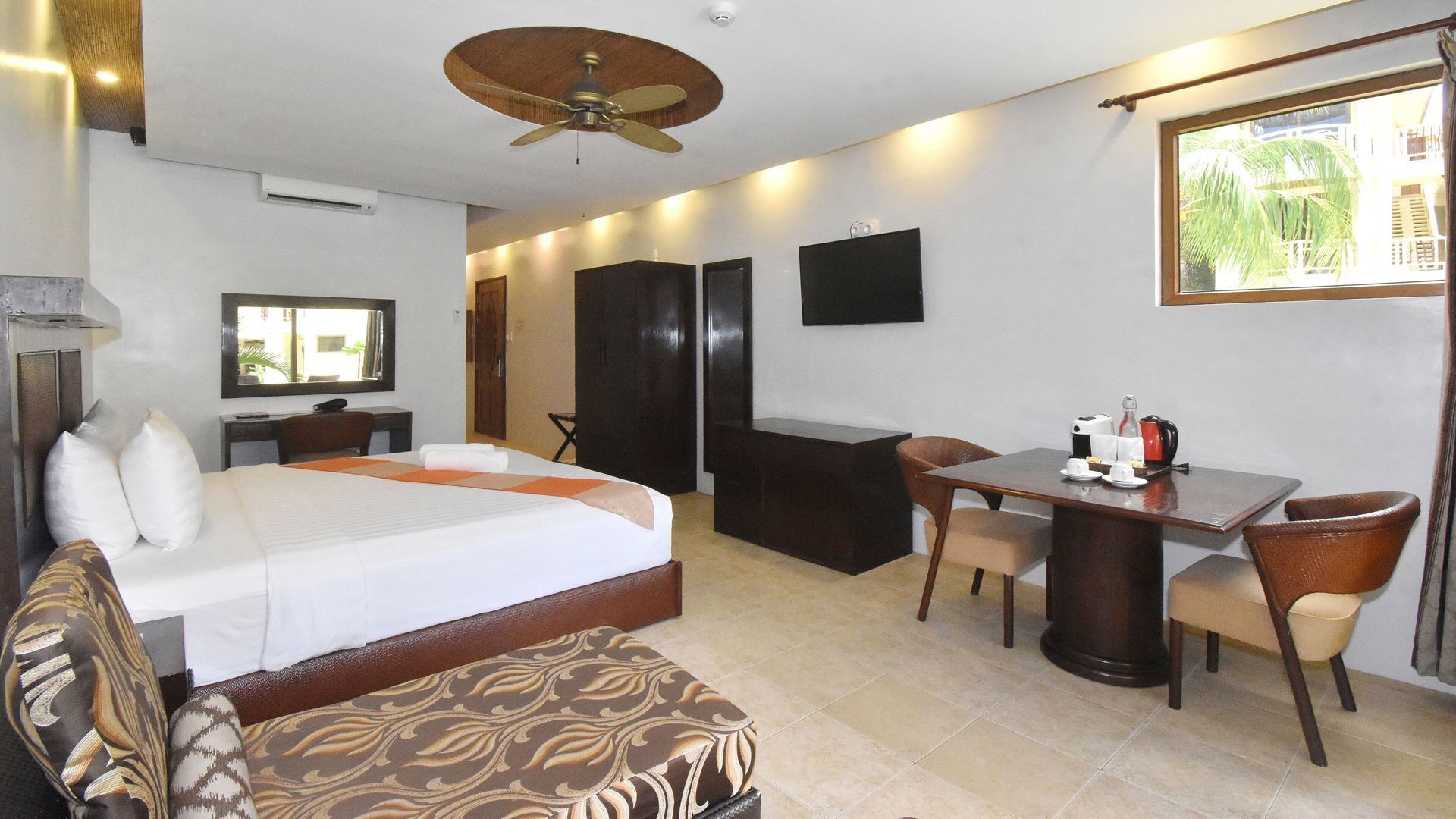 Minibar, safe på rommet, individuelt dekorert og individuelt innredet