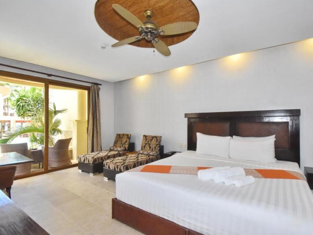 Minibaari, tallelokero huoneessa, yksilöllisesti sisustettu