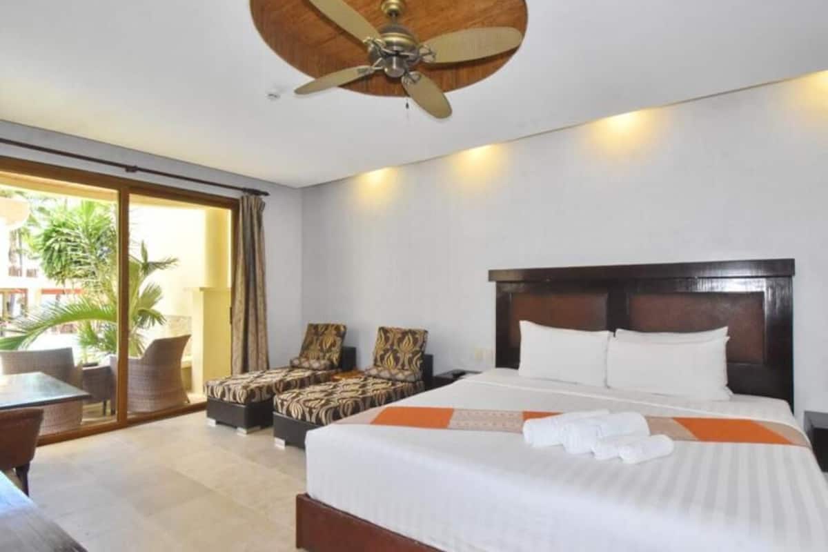 Minibar, in-room safe, desk, blackout drapes