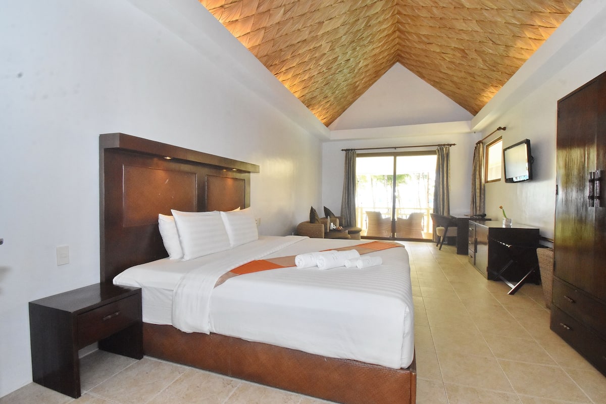 1 bedroom, minibar, in-room safe, individually decorated