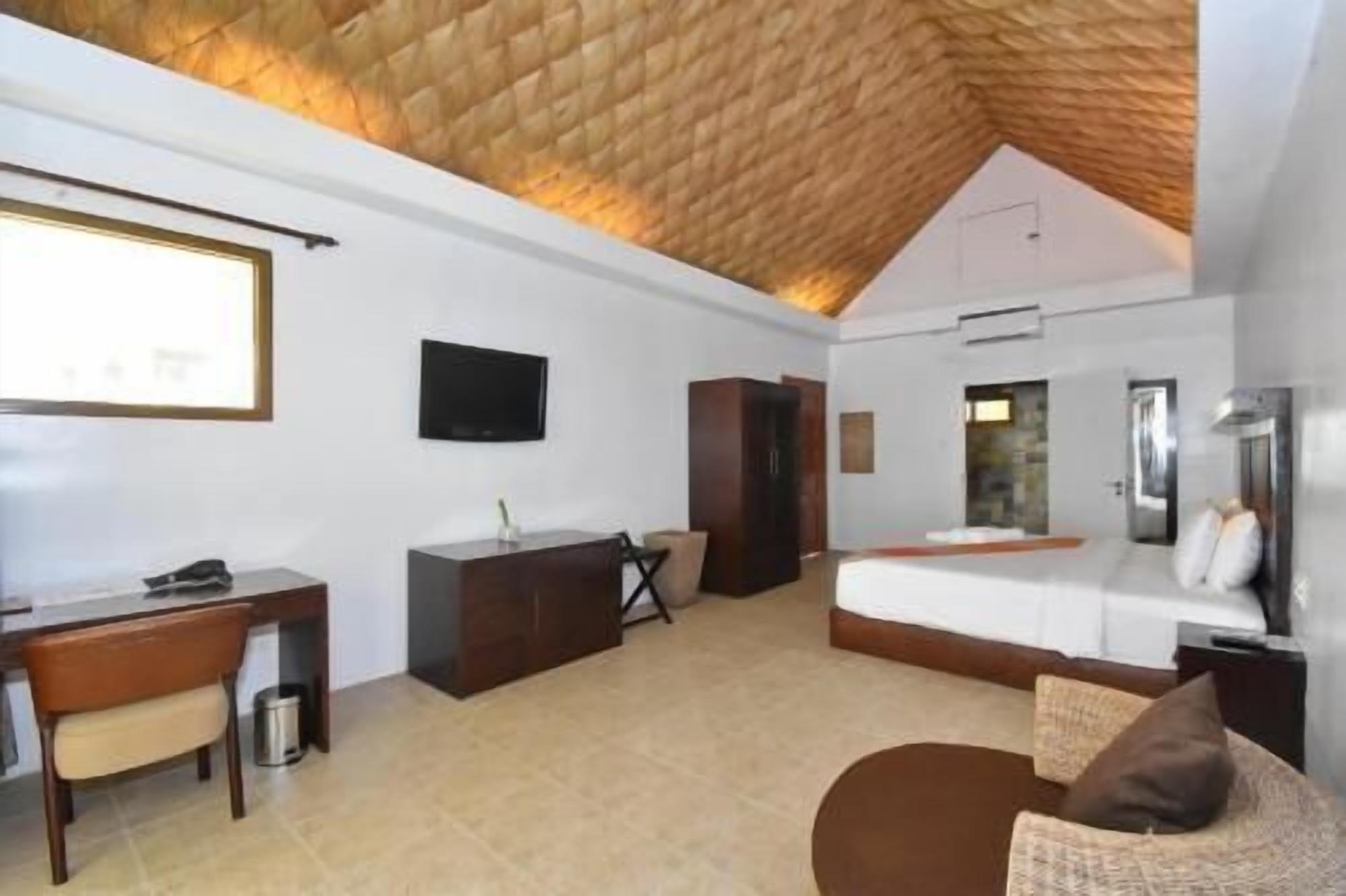 Minibar, Zimmersafe, individuell dekoriert, individuell eingerichtet