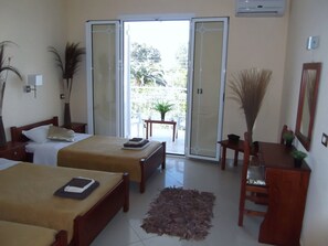 ห้องพักตกแต่งอย่างมีเอกลักษณ์, โต๊ะทำงาน, เปล/เตียงเด็กอ่อน (ฟรี)