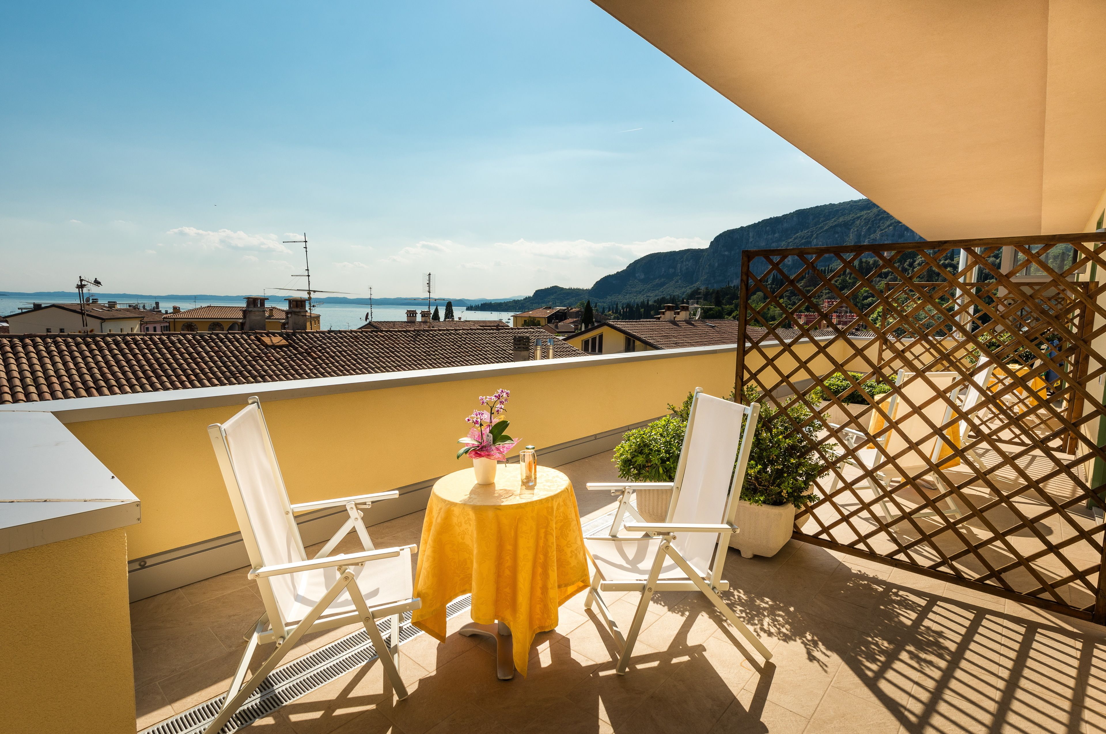Camera Superior con letto matrimoniale o 2 letti singoli, terrazzo, vista lago | Vista dalla camera
