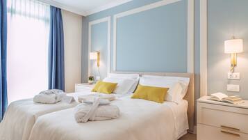 Minibar, safe på rommet, individuelt innredet og skrivebord