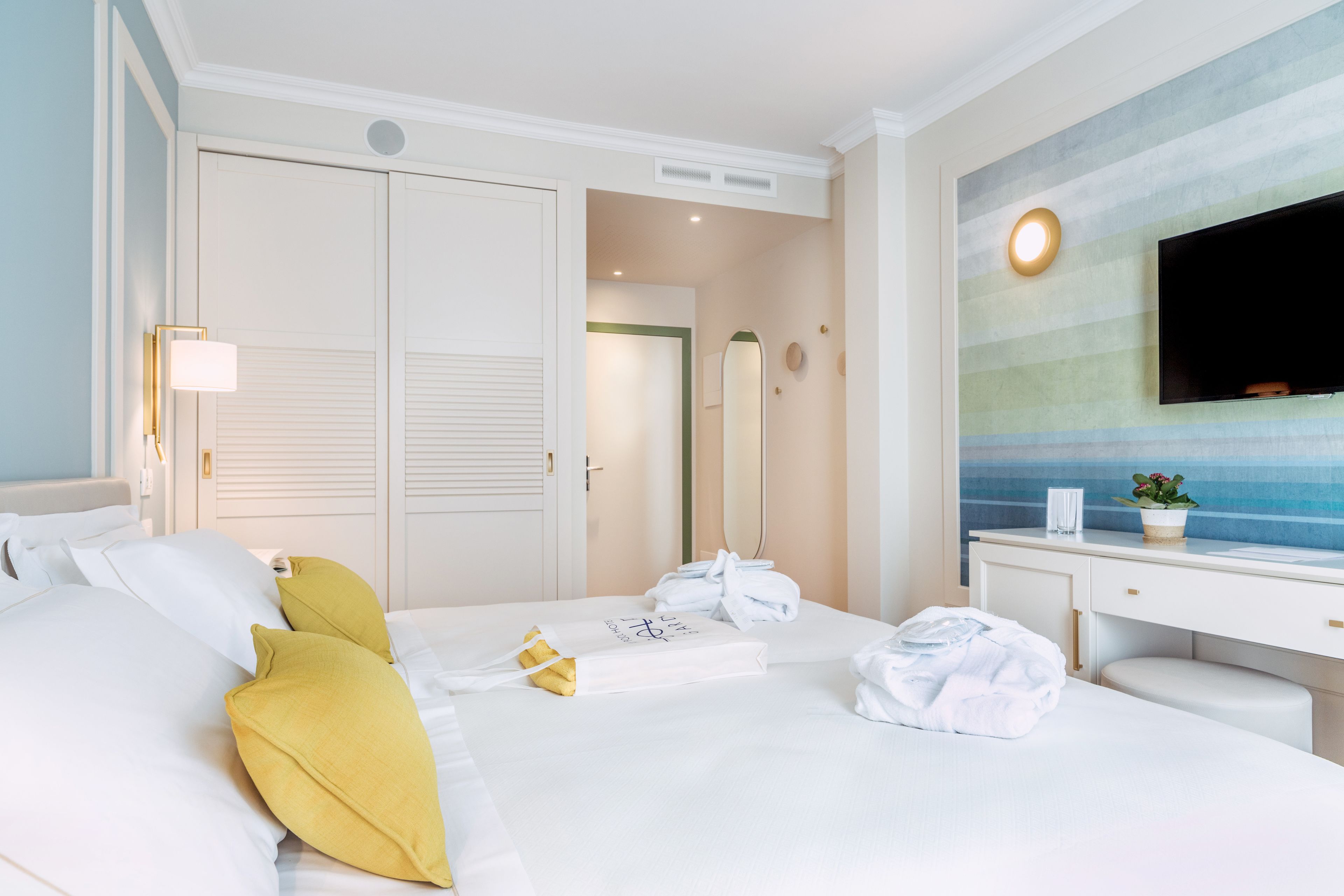 minibar, in-room safe, individually furnished, desk