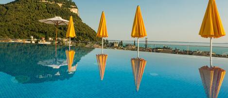 Outdoor pool, pool umbrellas, sun loungers