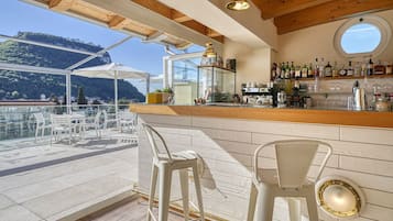 Snack bar