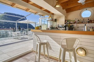 Snack bar