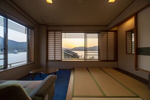 In-room safe, free WiFi, bed sheets - Hotel Miyarikyu (Hatsukaichi)
