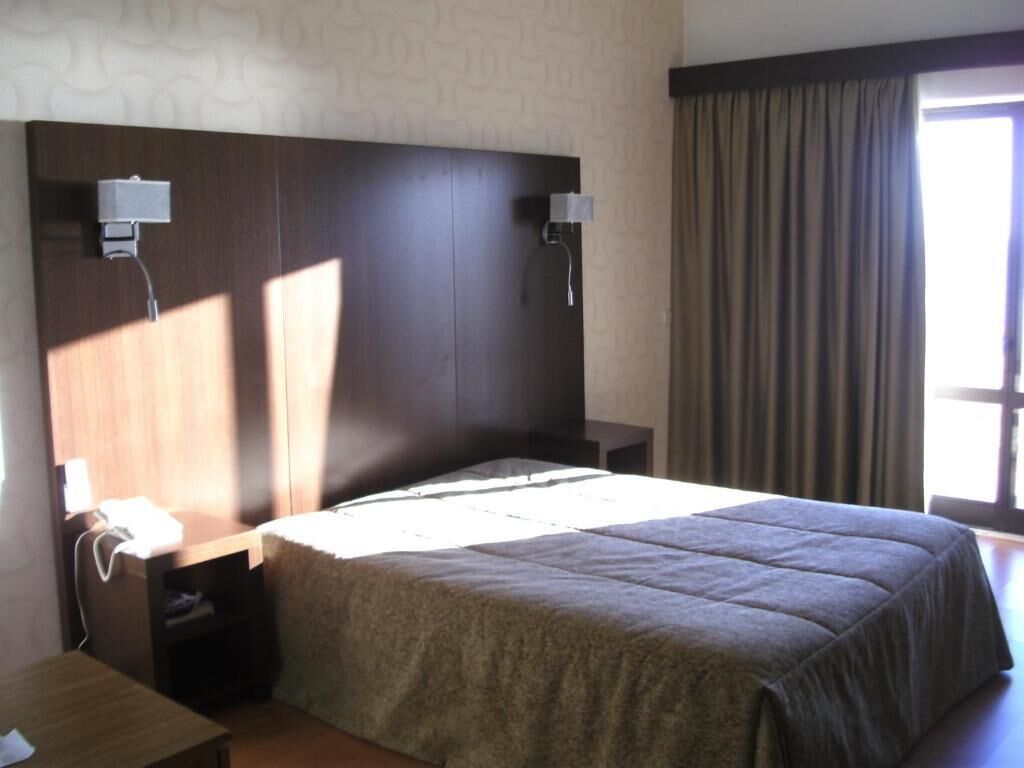 Desk, blackout drapes, soundproofing, free cribs/infant beds