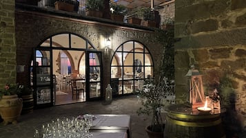 Servizio di colazione, pranzo e cena