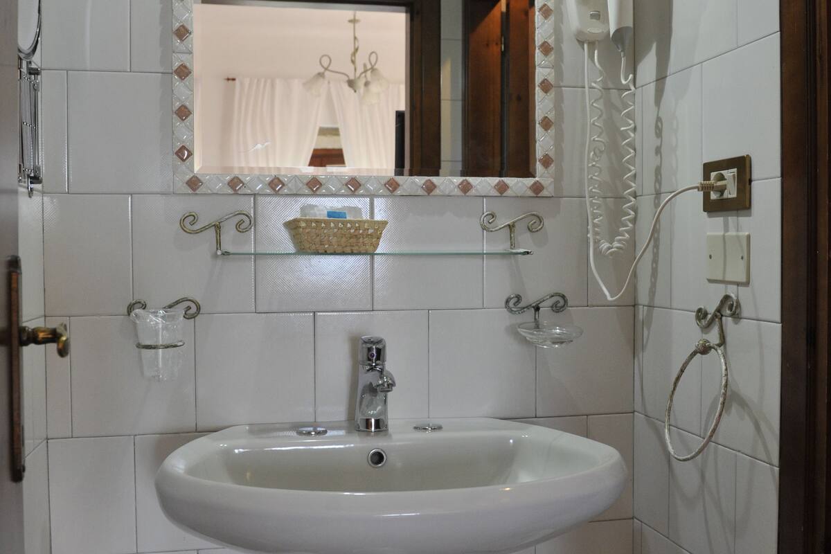 basic apartment, 2 bedrooms, garden view | bathroom | shower, free toiletries, hair dryer, bidet
