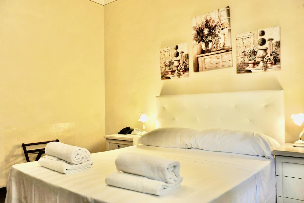 comfort double room, 1 bedroom | 1 bedroom, in-room safe, desk, blackout curtains