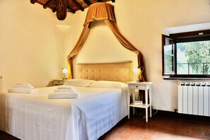 高級三人房, 2 間臥室, 山谷景觀 | 客房內保險箱、書桌、遮光布/窗簾、熨斗/熨衣板