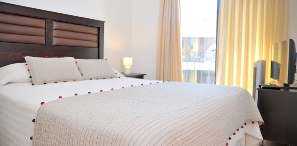 Appartement Standard | Coffres-forts dans les chambres, fer et planche à repasser