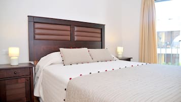 Departamento estándar | Caja de seguridad en la habitación y tabla de planchar con plancha
