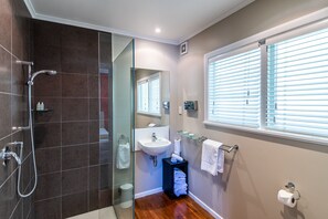 Three Bedroom House | Bathroom | Shower, hair dryer, towels, soap