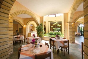 Breakfast, lunch, dinner served; Italian cuisine - Villaggio Santa Maria (Ricadi)