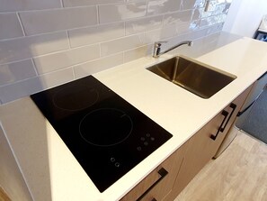 Superior Room, 1 King Bed | Private kitchenette