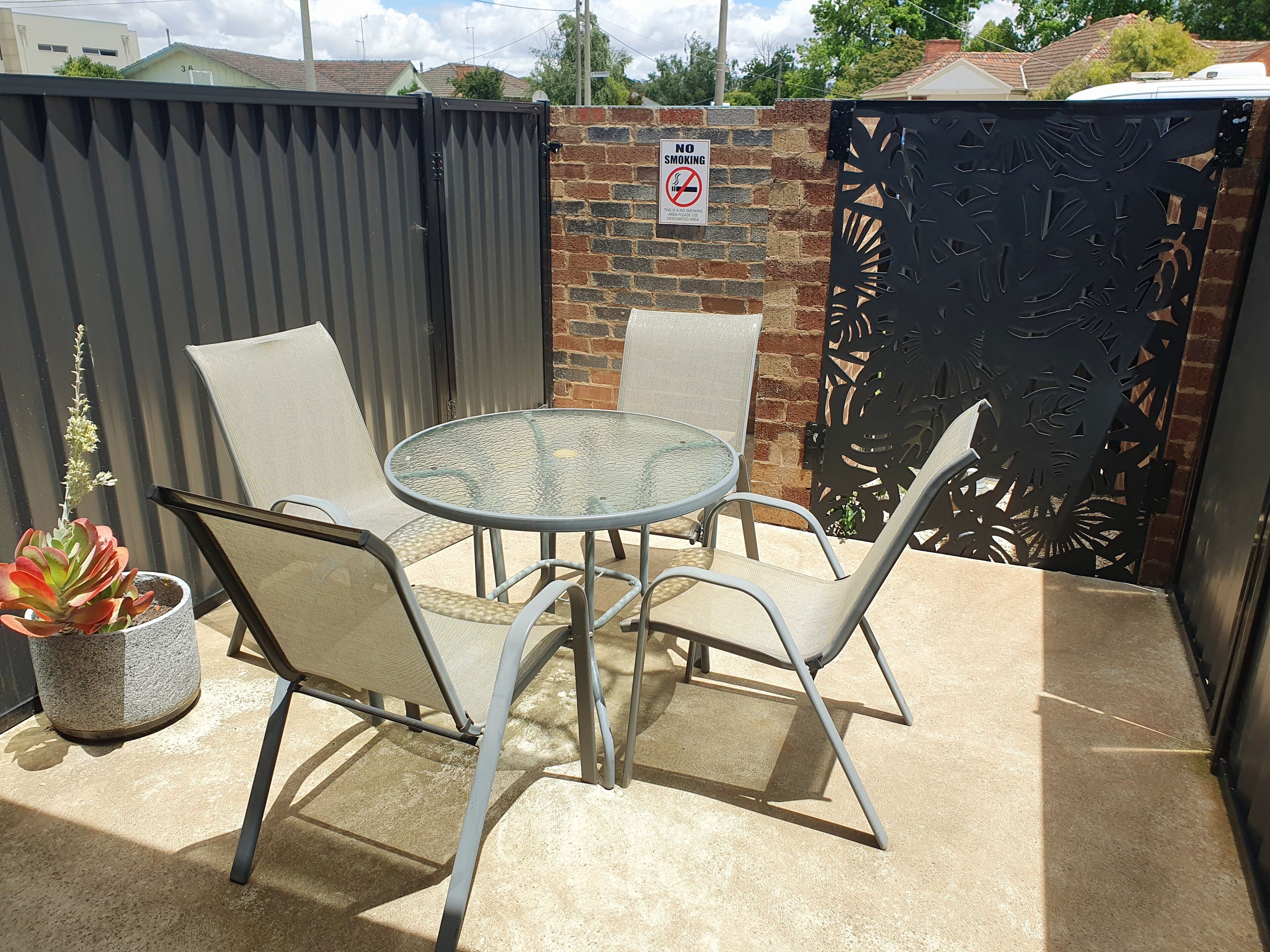 行政双床房 (1 Queen and 1 Twin Bed) | 庭院景观