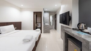 Superior Premium Twin Room | ตู้นิรภัยในห้องพัก, โต๊ะทำงาน, พื้นที่ทำงานแบบใช้แล็ปท็อป, Wi-Fi ฟรี